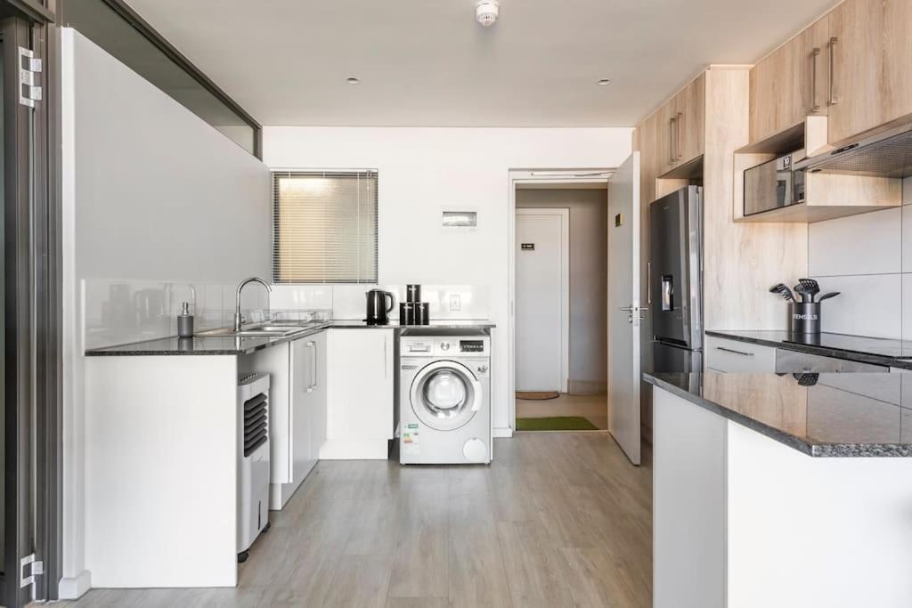 Chic, Central, Family & Group Stay - Stylish 2 Ensuite Bedroom Apartment With Spacious Balcony Kapské Město Exteriér fotografie