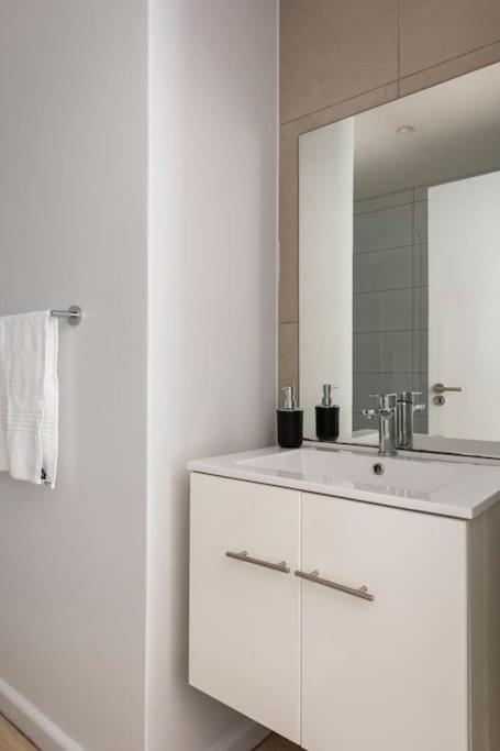 Chic, Central, Family & Group Stay - Stylish 2 Ensuite Bedroom Apartment With Spacious Balcony Kapské Město Exteriér fotografie